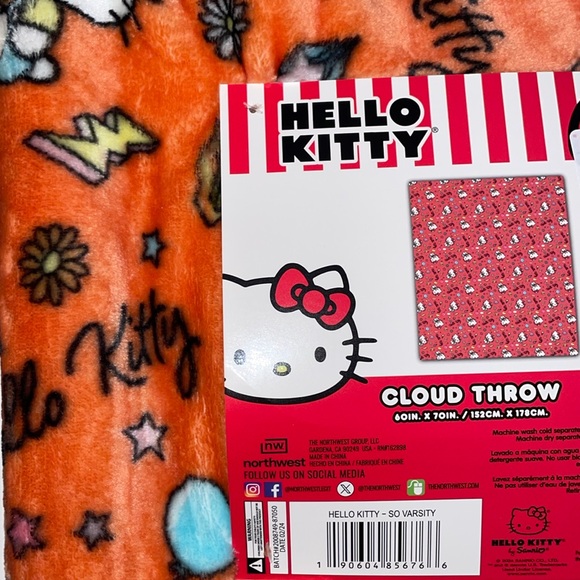 Hello Kitty Cloud Throw - Picture 1 of 5